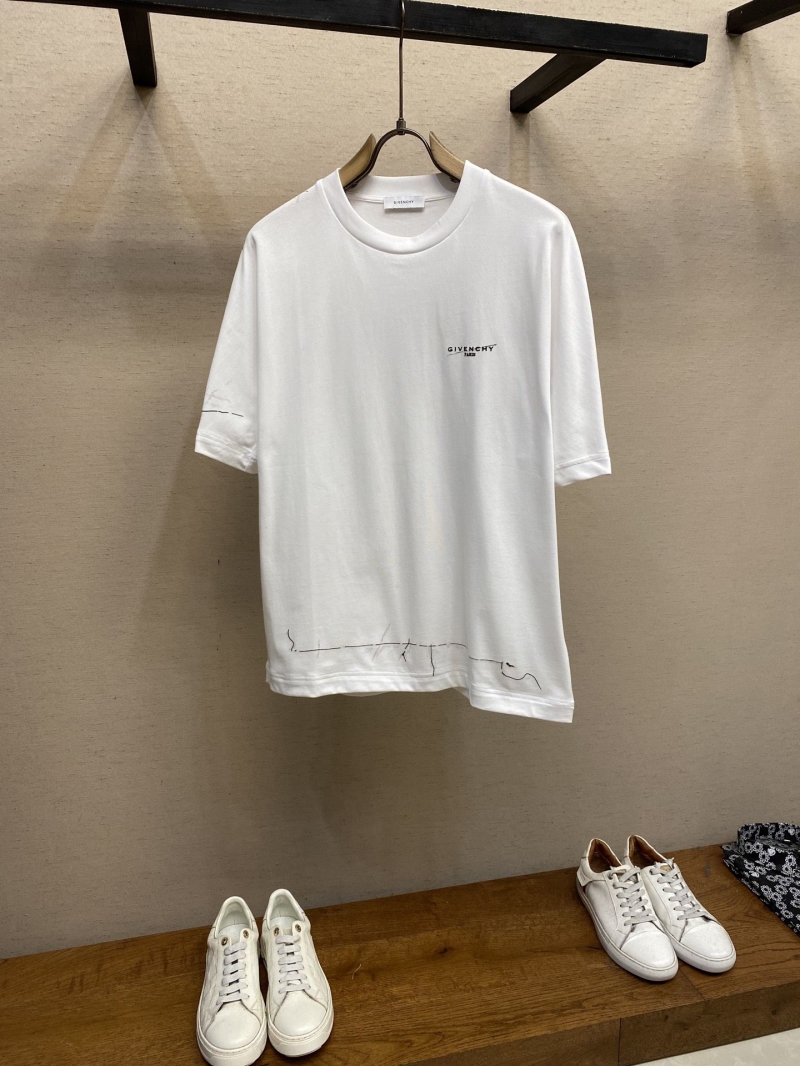 GIVENCHY